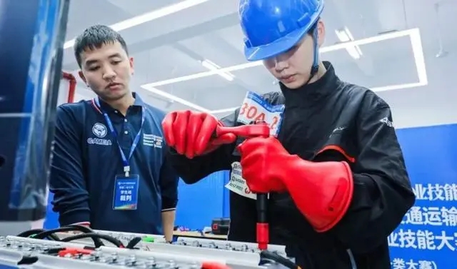 人才缺口超百萬(wàn)！新能源汽修引熱議：車(chē)企大佬在線(xiàn)指南